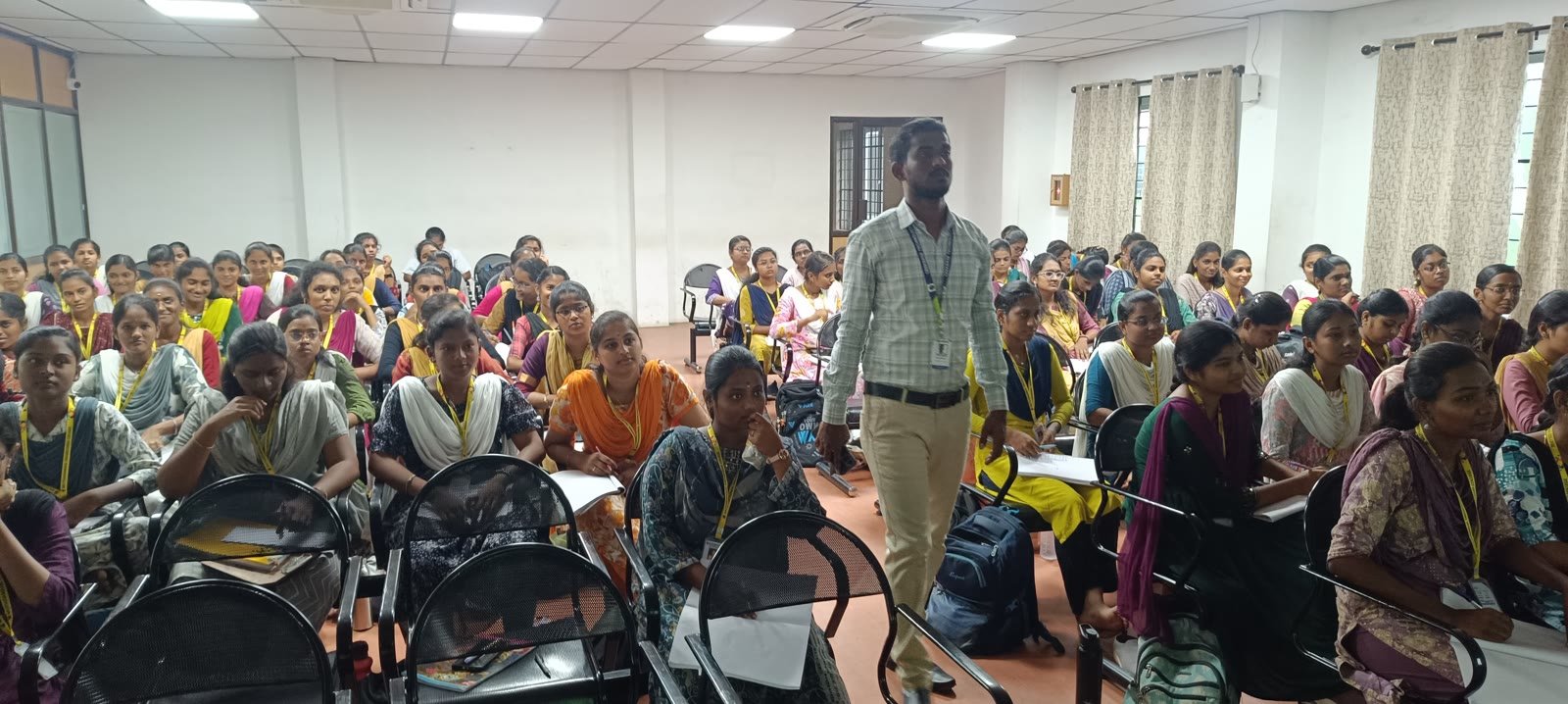 Students at a C programming workshop seminar session at Muthayammal Engineering College